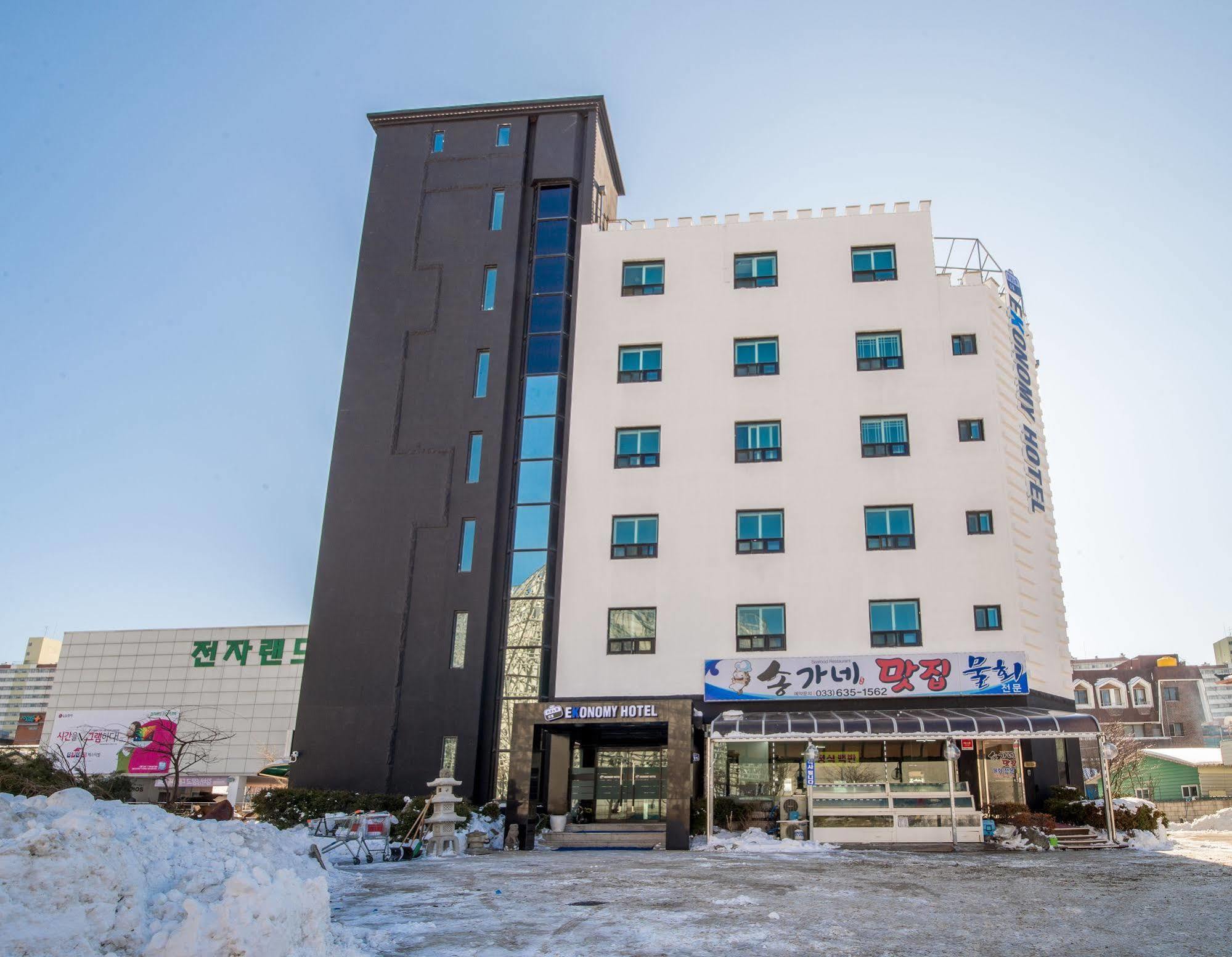 Ekonomy Hotel Sokcho Exterior foto